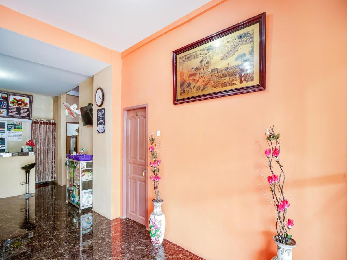 Oyo 90024 Botania Homestay & Cafe Nongsa Luaran gambar