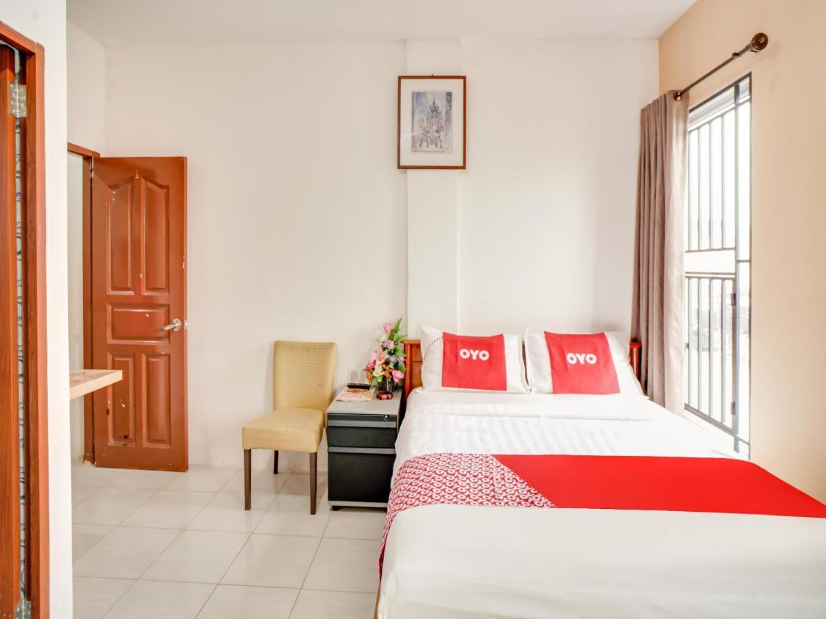 Oyo 90024 Botania Homestay & Cafe Nongsa Luaran gambar