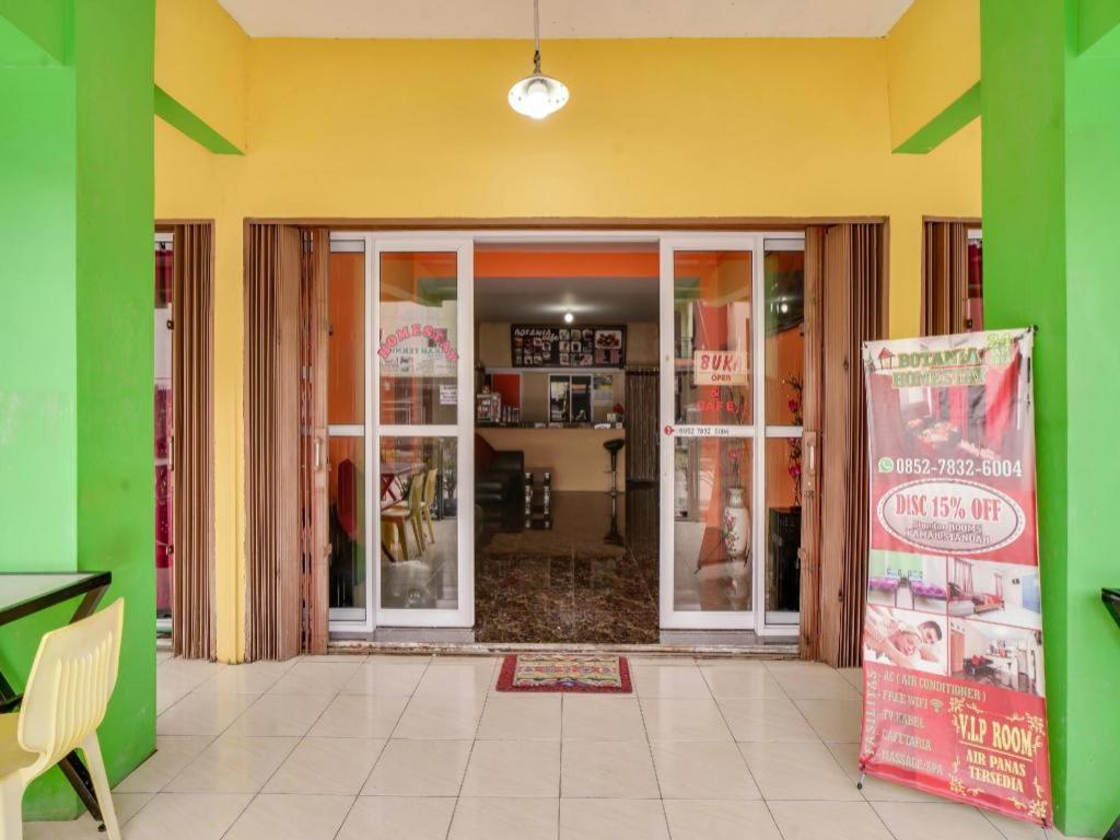 Oyo 90024 Botania Homestay & Cafe Nongsa Luaran gambar